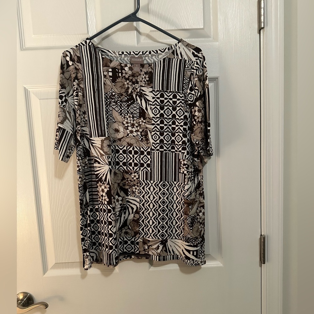 EUC 🦋 Chicos mixed print top